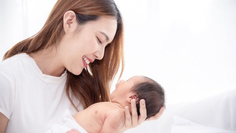 Ghế tựa lưng mang lại nhiều lợi ích cho mẹ sau khi sinh