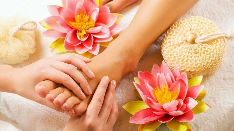 Những lợi ích của massage chân ít người biết