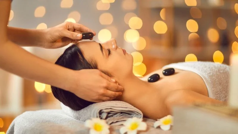 Massage mặt kiểu Nhật Bản để trẻ hơn mỗi ngày